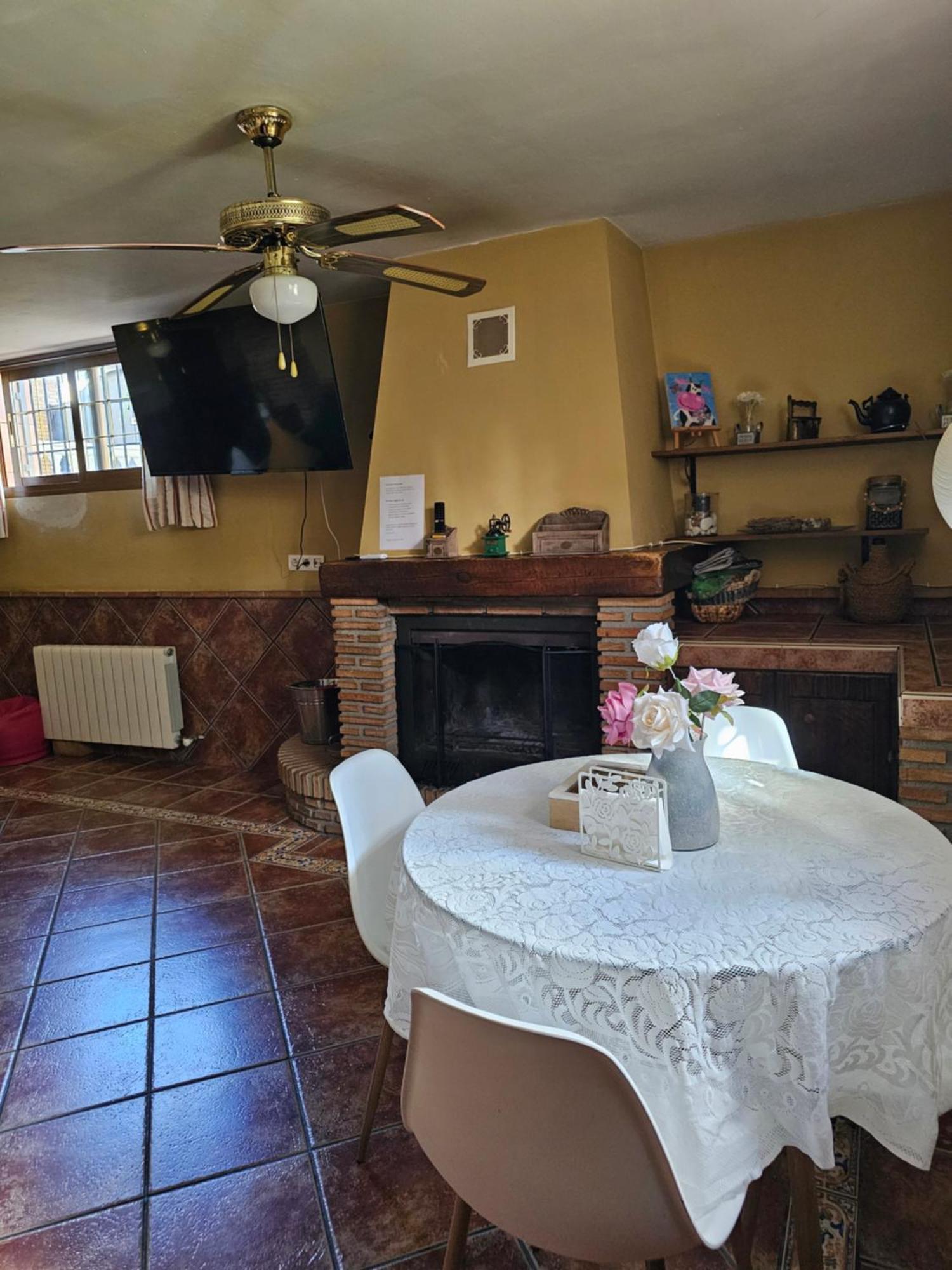 Apto-En El Bajo De La Casa-Estilo Rustico En Dilar Luaran gambar